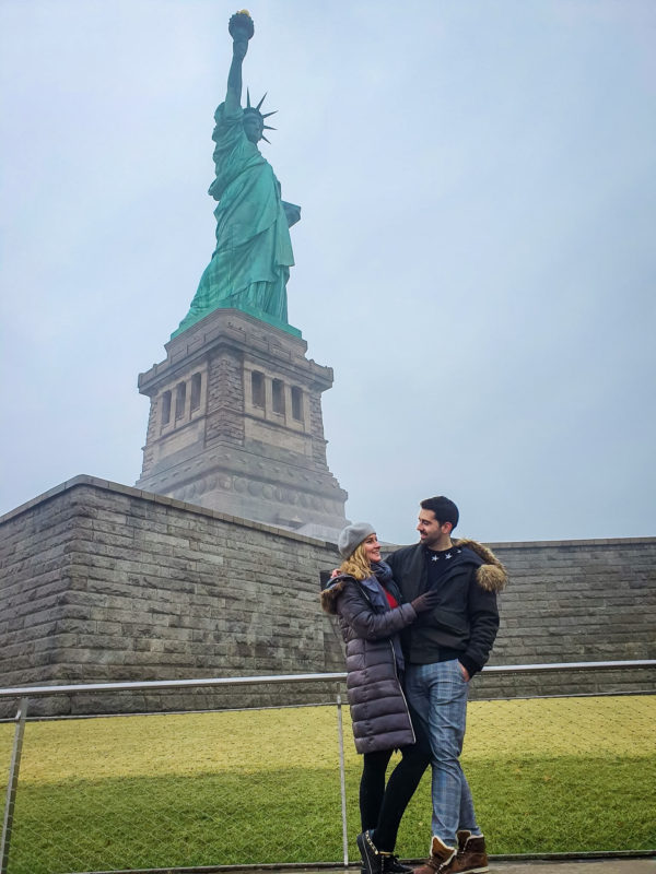 255 foto e immagini di Woman Posing As Statue Of Liberty - Getty Images