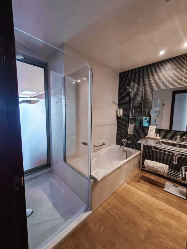 Bathroom in Double Room, Sea View at hotel Sol Y Mar in Calpe, Costa Blanca, Spain