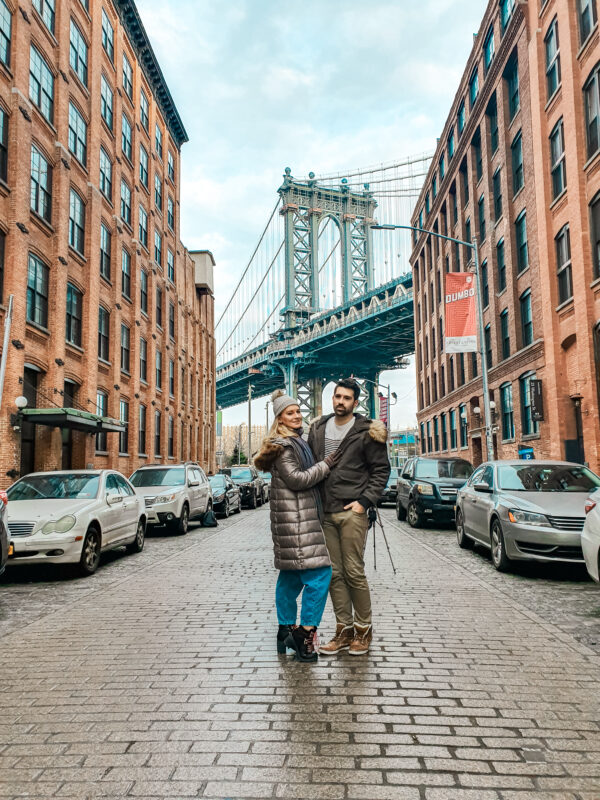 Travel couple enjoying the Dumbo neighbourhood in New York City