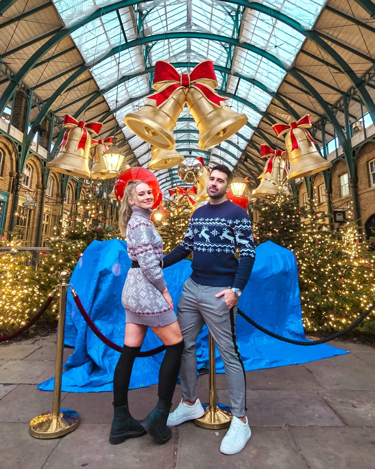 Capturing Love: A Guide to Romantic Christmas Decoration Photo Spots in