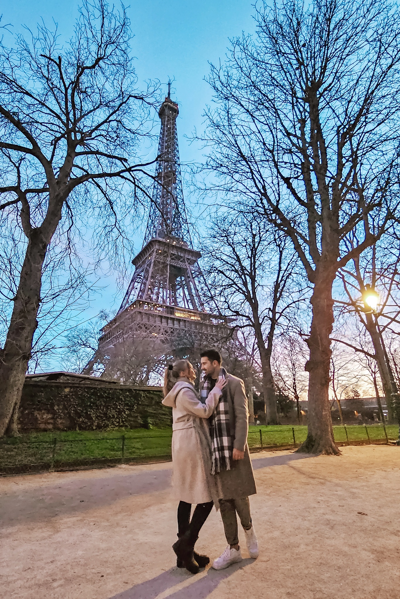 Romantic Photo Spots with Eiffel Tower in Paris - Travel Couple posing with Eiffel Tower at Tour Eiffel Garden