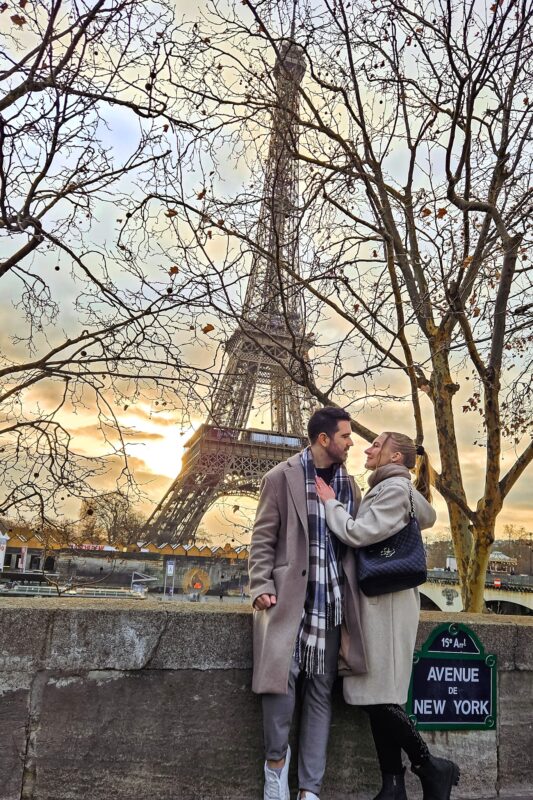 Romantic Photo Spots with Eiffel Tower in Paris - Travel Couple posing with Eiffel Tower at Avenue de New York