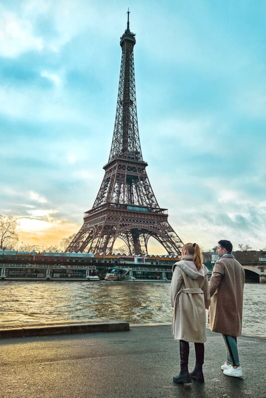 Romantic Photo Spots with Eiffel Tower in Paris - Travel Couple posing with Eiffel Tower at Avenue de New York