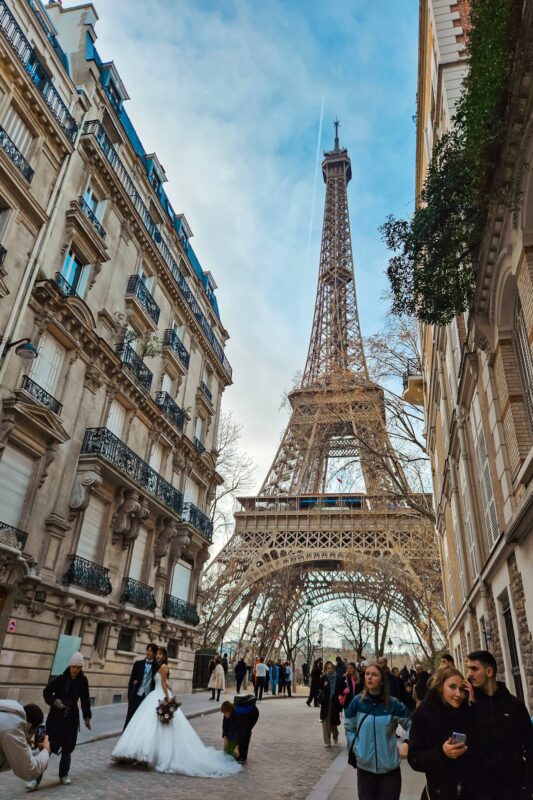 Romantic Photo Spots with Eiffel Tower in Paris - Rue de l'Universite
