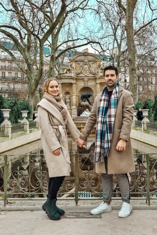 Romantic Photo Spots in Paris for Couples - Travel Couple posing in Jardin du Luxembourg