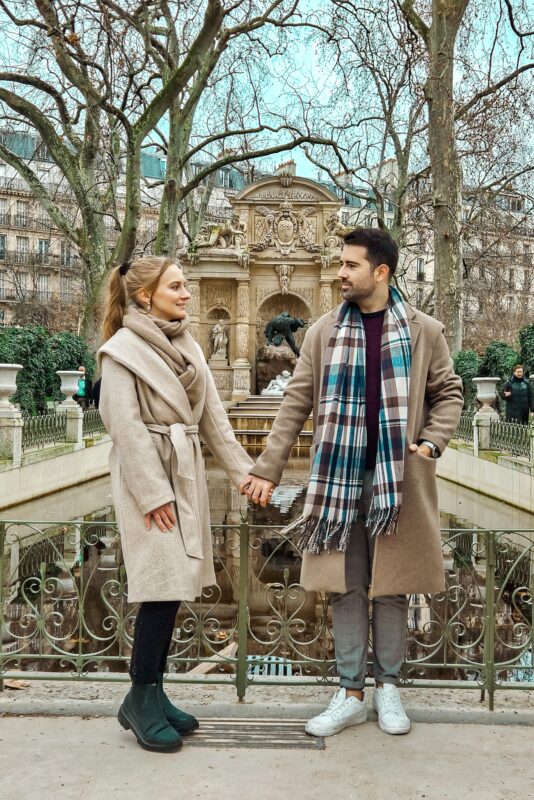 Romantic Photo Spots in Paris for Couples - Travel Couple posing in Jardin du Luxembourg