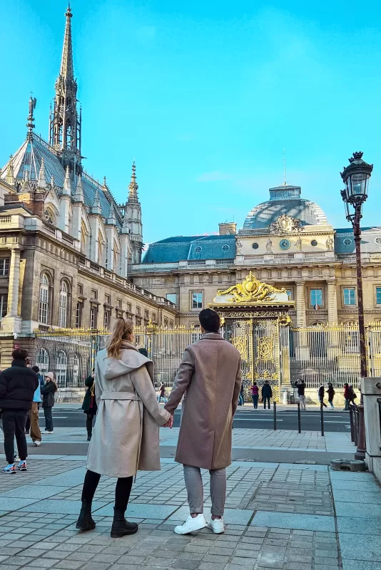 Romantic Photo Spots in Paris for Couples - Travel Couple posing in front Sainte Chapelle