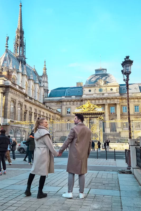 Romantic Photo Spots in Paris for Couples - Travel Couple posing in front Sainte Chapelle