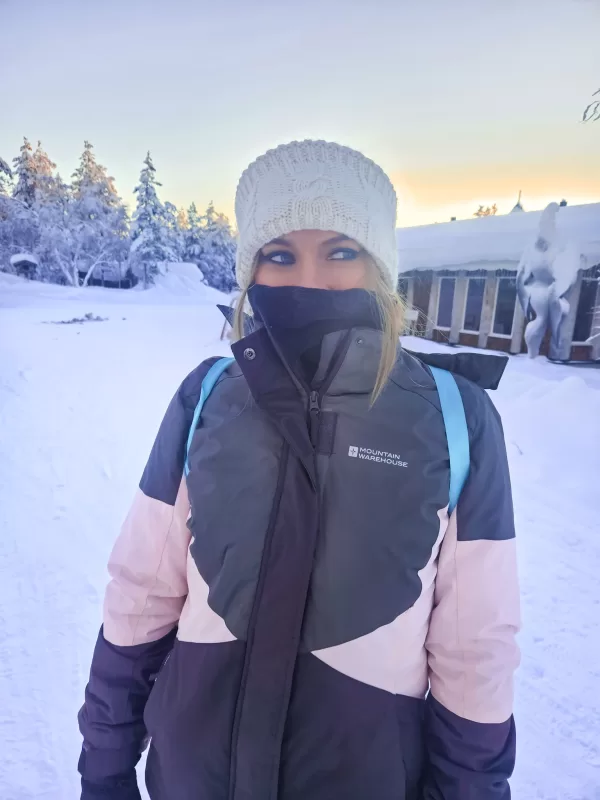 What to wear in Finnish Lapland in winter - Showing my ear warmers, tube scarf and ski jacket