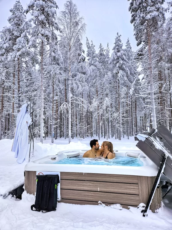 Best Accommodation in Finnish Lapland for Couples - Glass Resort apartment with private outdoor jacuzzi