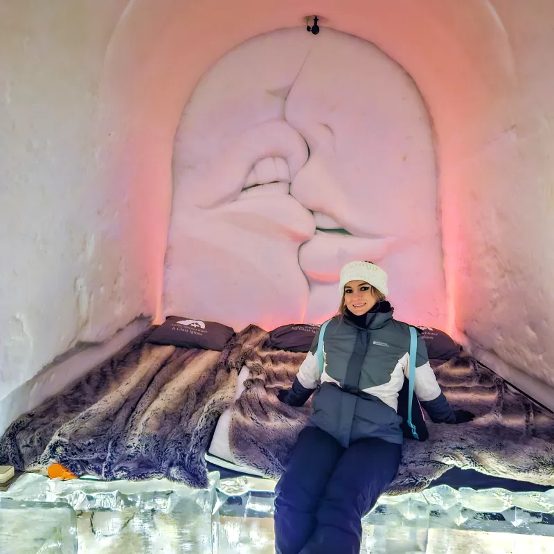 Things to do for couples in Finnish Lapland in winter - Admiring the rooms of the Snow Hotel during a Tour