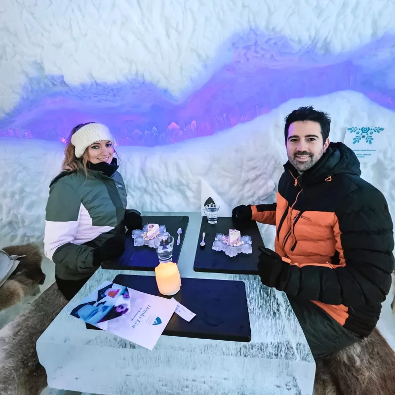 Things to do for couples in Finnish Lapland in winter - Couple having dinner at the Ice Restaurant of the Snow Hotel