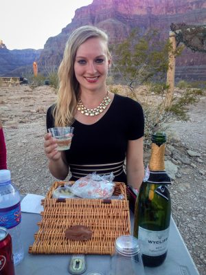 Champagne picnic in the Grand Canyon during helicopter tour (Arizona - USA)